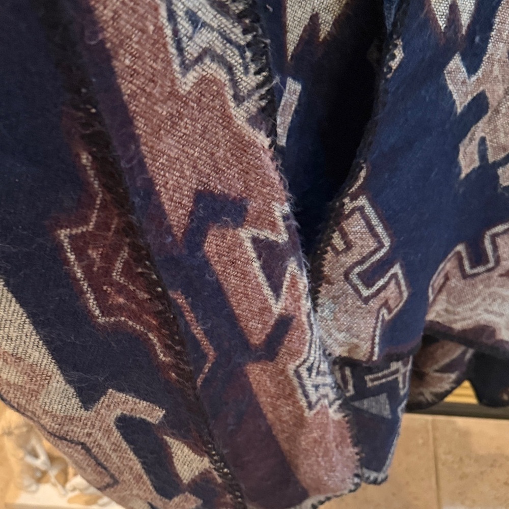 Aziza Blue Geometric Women's Cape - Picture 4 of 6